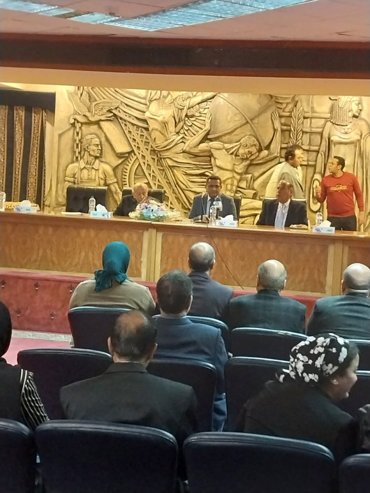 نقيب الصحفيين: جميع المسؤولين رحبوا باحتفالية مئوية الكاتب الكبير محمد عبد الجواد منصور