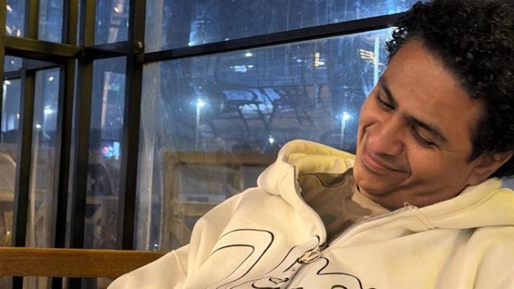 المؤلف محمد صلاح العزب يسخر من انتشار فيديوهات زوجة حسام حسن