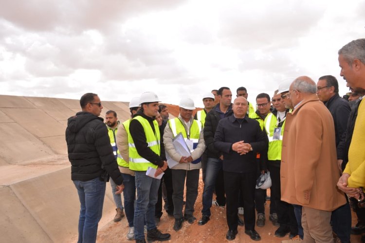 وزير النقل يتفقد مواقع العمل بمشروع الخط الثاني للقطار الكهربائى السريع