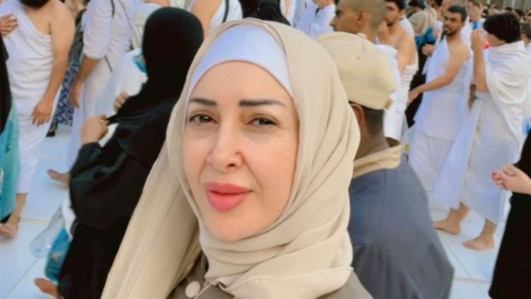  بعد اعلان طلاقها من محمد عبد المنصف.. إيمان الزيدي تؤدي العمرة