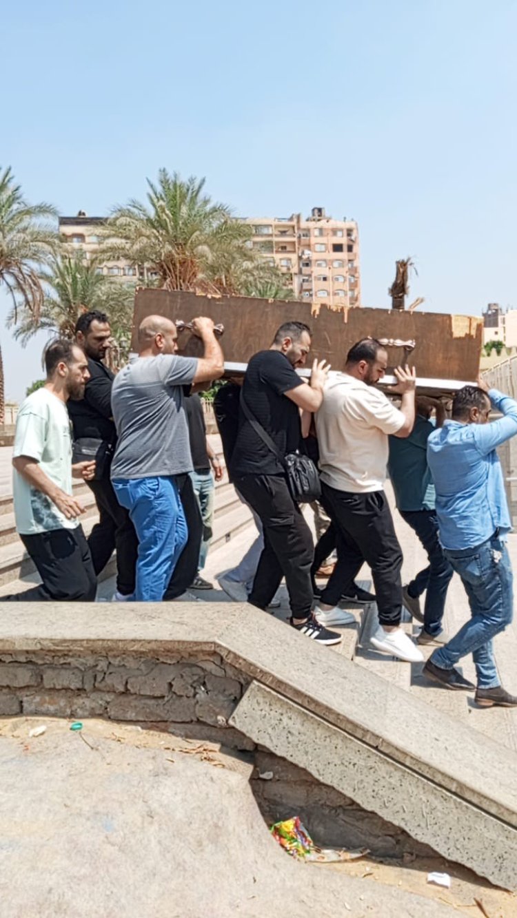 تشييع جثمان فكري عبد الحميد شبيه عادل إمام من مسجد عمرو بن العاص