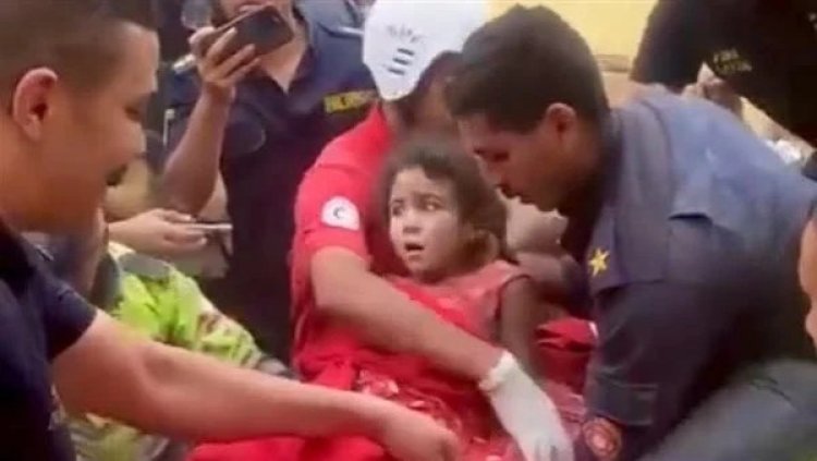 وفاة طفلة بعد ساعات من استخراجها أسفل ركام عقار حدائق القبة المنهار