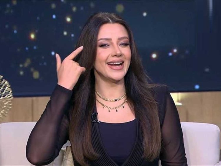 ردًا على متابع أساء لها.. رضوى الشربيني: هسيبك لربنا يجيب لي حقي