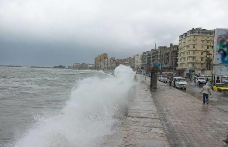 تقلبات مناخية وأمطار غزيرة.. خبير مناخ يحذر من نوة «رياح الصليب»