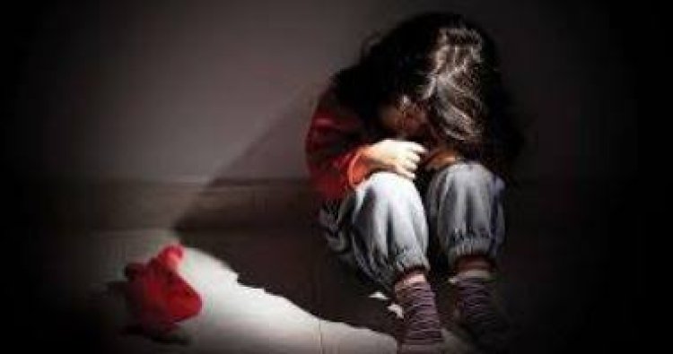 بـ "سلسلة حديدية وبنزين".. جريمة بشعة هزت المرج: أب وزوجته يشعلان النار في جسد طفلة 