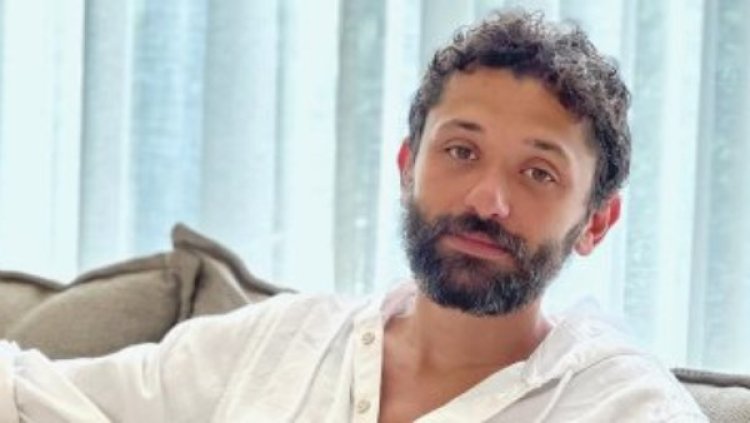 أول ظهور لكريم محمود عبد العزيز بعد انفصاله عن زوجته.. صورة من كواليس فيلم طلقني