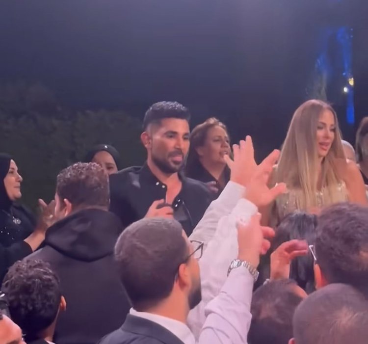 أحمد سعد في أول ظهور له بعد الحادث في حفل زفاف نجل ريم مصطفى
