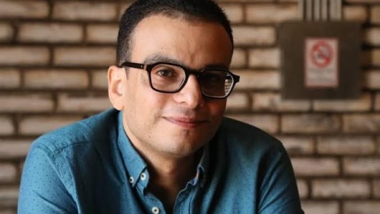 المخرج أمير رمسيس يعلق على تغطية صحفيين الفن لجنازة هاني شاكر