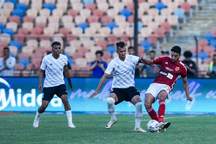 الأهلي يعزز وصافته للدوري بثنائية أمام طلائع الجيش 