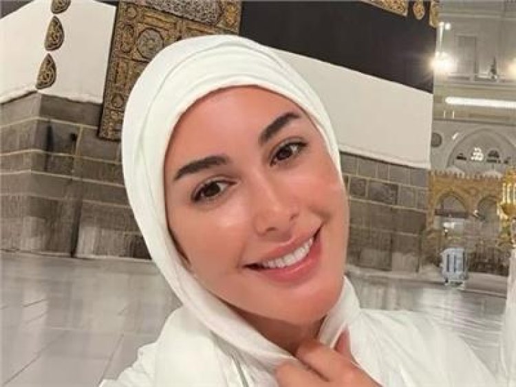 ياسمين صبري تؤدي مناسك الحج