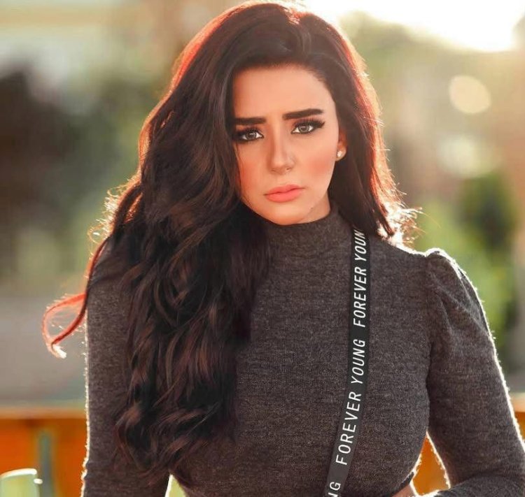 الفنانة إيمان سلامة تستغيث: والدى تعبان جداً من كام يوم ومش لاقيين سرير فى مستشفى صدر