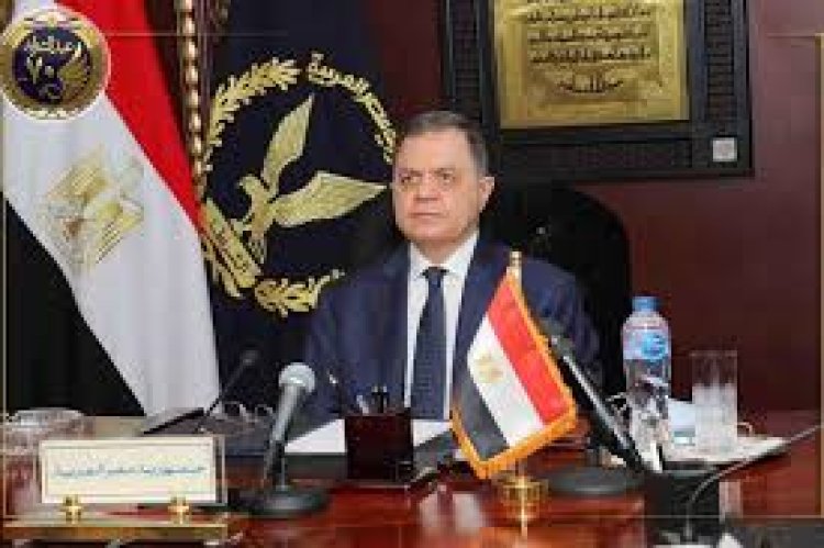 وزير الداخلية يهنئ البابا تواضروس وقيادات الطوائف المسيحية بعيد القيامة المجيد