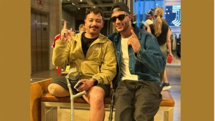 محمد رمضان يُهدي شابًا من ذوي الهمم دعوة لحضور حفله التاريخي في نيويورك