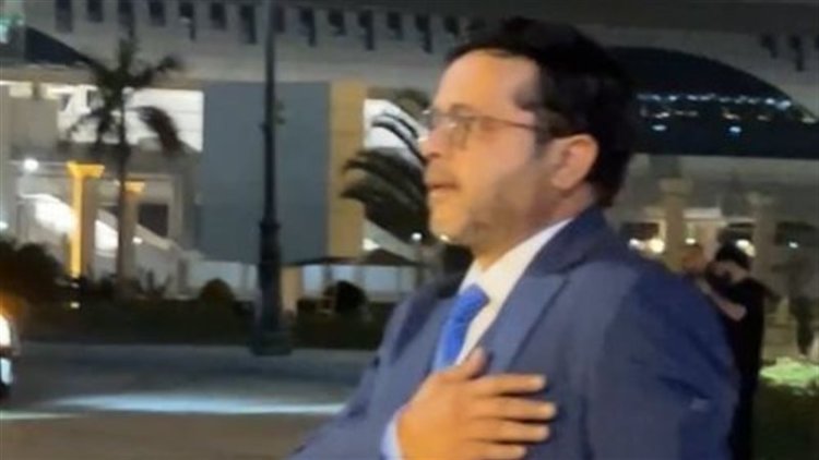 محمد هنيدي يقدم واجب العزاء في عبدالرحمن أبو زهرة بمسجد المشير بحضور فني واسع