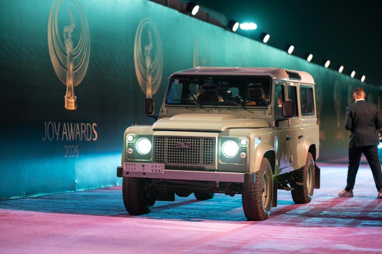 السيارات الكلاسيكية تلفت الأنظار في حفل Joy Awards 2026