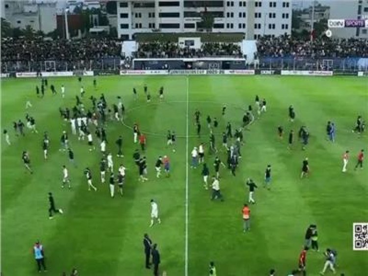 الجماهير تقتحم ملعب مباراة أوليمبك آسفي واتحاد العاصمة في نصف نهائي الكونفدرالية