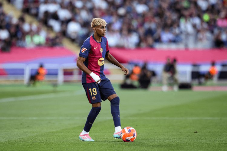 برشلونة يجدد عقده نجمه لامين يامال