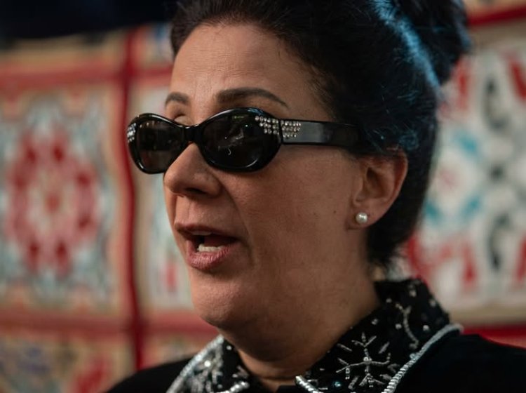 بعد موجة الانتقادات.. عمرو أديب: ما تحكموش على منى زكي قبل ما تشوفوا فيلم الست