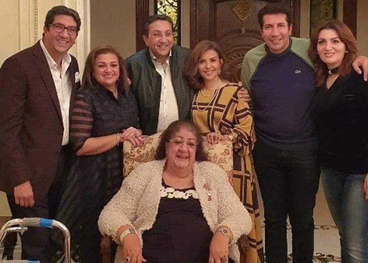 أمير رمزي شقيق الفنان هاني رمزي يشكر كل من قدّم له واجب العزاء في والدته