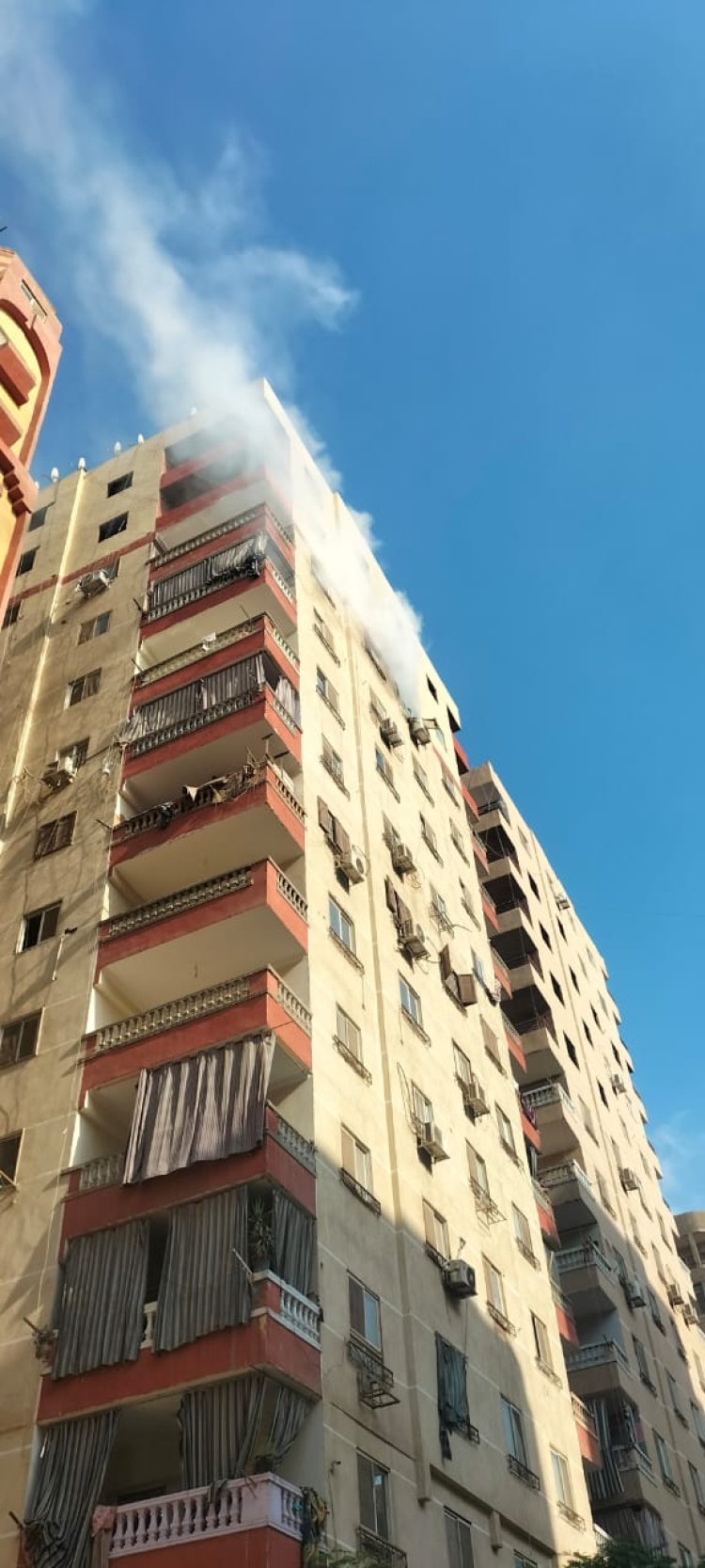 إخماد حريق شب في شقة بعقار مكون من 13 طابق بعرب المعادي