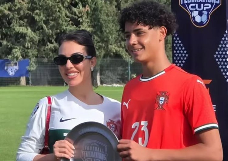 جورجينا: أحب أن أكون أُما وفخورة جدًا بابني الكبير