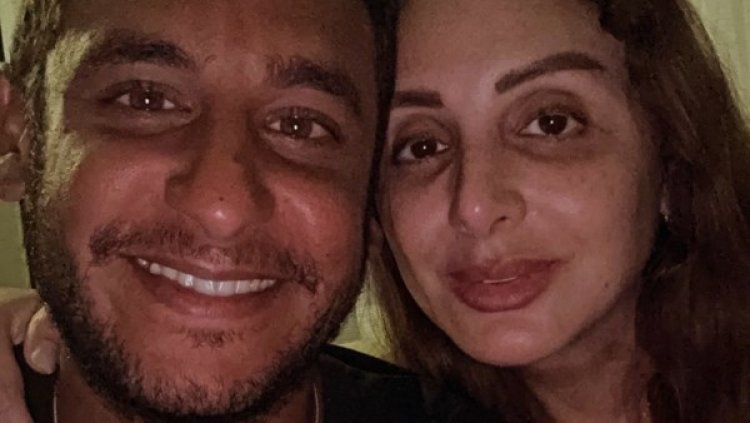 علامات الإرهاق على وجهها.. أول ظهور لأنغام مع ابنها عمر بعد وصولها مصر