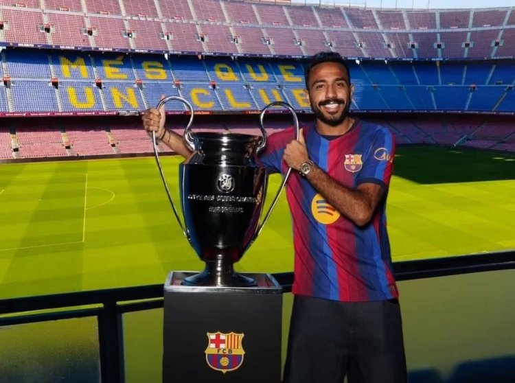 بتيشرت برشلونة.. كهربا يظهر من داخل ملعب "كامب نو"