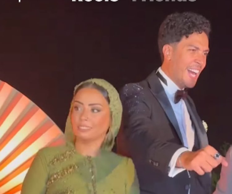 الفنان أحمد عبد الوهاب يرقص في حفل زفاف شقيقة زوجته