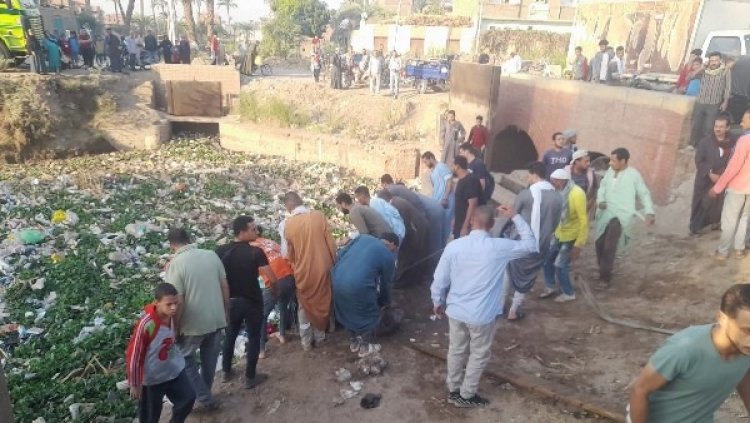 "كانوا رايحين المدرسة".. مصرع تلميذة وإصابة 10 من زملائها في حادث سقوط "تروسيكل" بترعة حواس بأسيوط