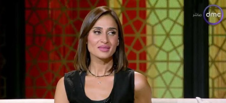 كريم محمود عبد العزيز يفاجئ زوجته آن الرفاعي بمكالمة مؤثرة على الهواء
