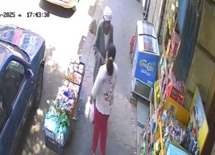 المنتج عبدالله أبو الفتوح يهاجم «تريند طفلة الشيبسي»: البنت ادت له 5 جنيه في السر إنتوا اديتوله كام في الفضيحة دي