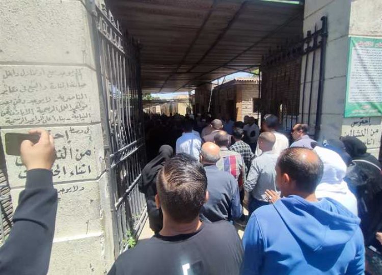 «وسط غياب الفنانين».. تشييع جثمان الفنان نعيم عيسى بالإسكندرية