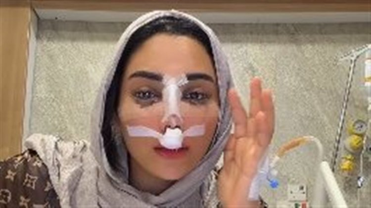 البلوجر أم خالد تخضع لعملية تجميل في الأنف.. وتفاجئ الجمهور بفيديو من المستشفى