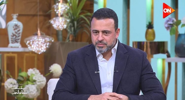 «بتعيش».. رد مصطفى حسني على انتقادات أغاني برامجه