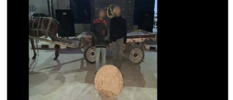 القبض علي لصين لقيامهما بسرقة غطاء صرف صحي بأسيوط 