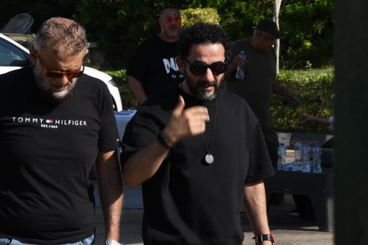 روبي ومحمد سعد وأحمد حلمي وهنيدي يشاركون في جنازة المخرج الراحل سامح عبد العزيز