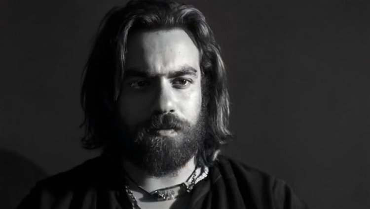 صاحب أغنية "أنا بشحت بالجيتار" يعرض سيارته للبيع بعد نجاته من حادث سير قوي