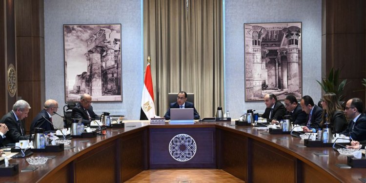 رئيس الوزراء يبحث فرص تصنيع طرازات ومنتجات جديدة من السيارات في مصر