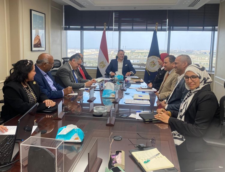 وزير السياحة يعقد اجتماعًا لمناقشة مشروع تطوير مقابر الصحابة وآل البيت والصالحين