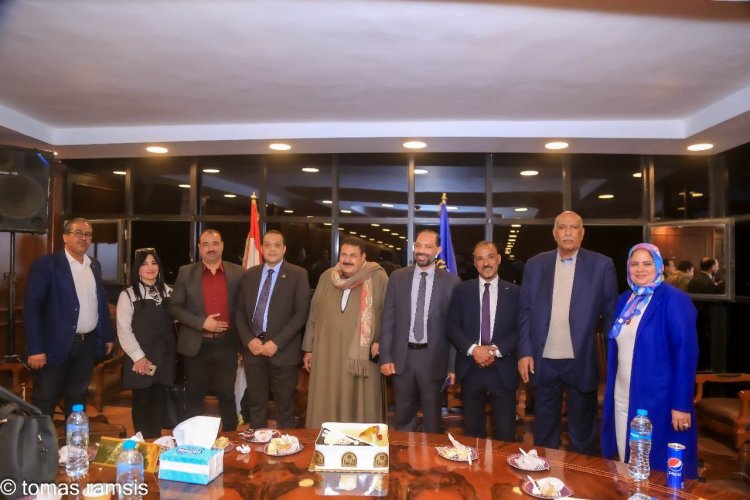 غرفة سوهاج التجارية ومجلس سيدات الأعمال يناقشان برامج تمكين المرأة 