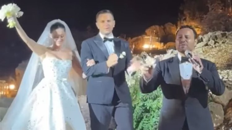 عاصي الحلاني يغني لابنته دانا في حفل زفافها على آلان سعد