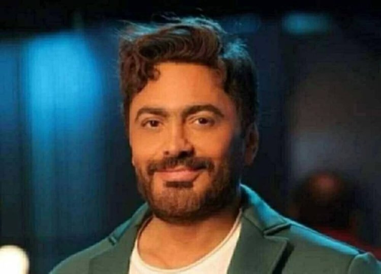 تامر حسني يحتفل بتحقيق ألبوم «مش هتكرر» أرقامًا قياسية على منصة «أنغامي»