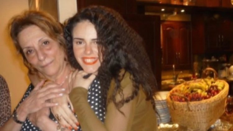 دنيا عبد العزيز تتذكر والدتها: «سبعون شهرًا من المتاهة وفقد الروح»