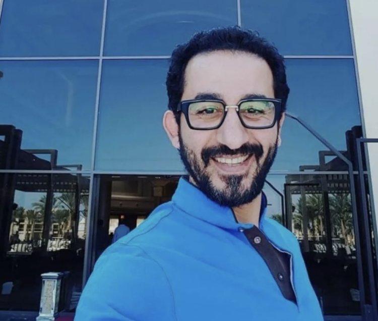 "المسرح بيجري  في دمي ".. أحمد حلمي يعلن عودته بمسرحية جديدة ويشيد بحمدي المرغني