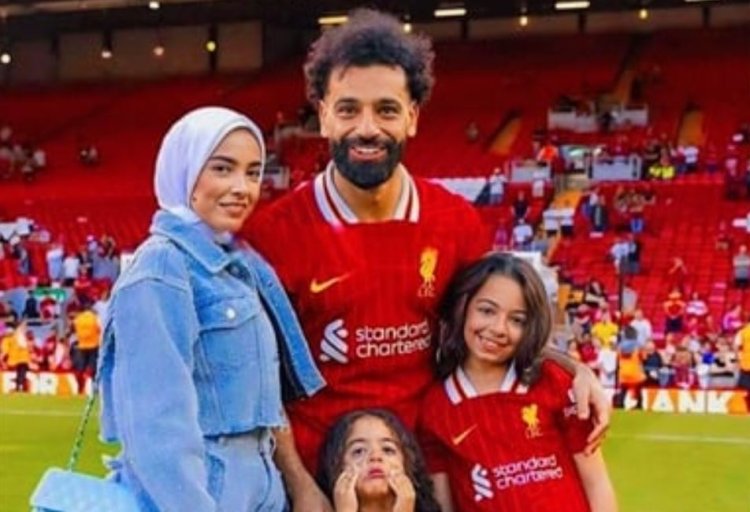 مفيدة شيحة تعلق على حضن كلوب لزوجة محمد صلاح: «مش بيفكر زي سواقين أوبر»