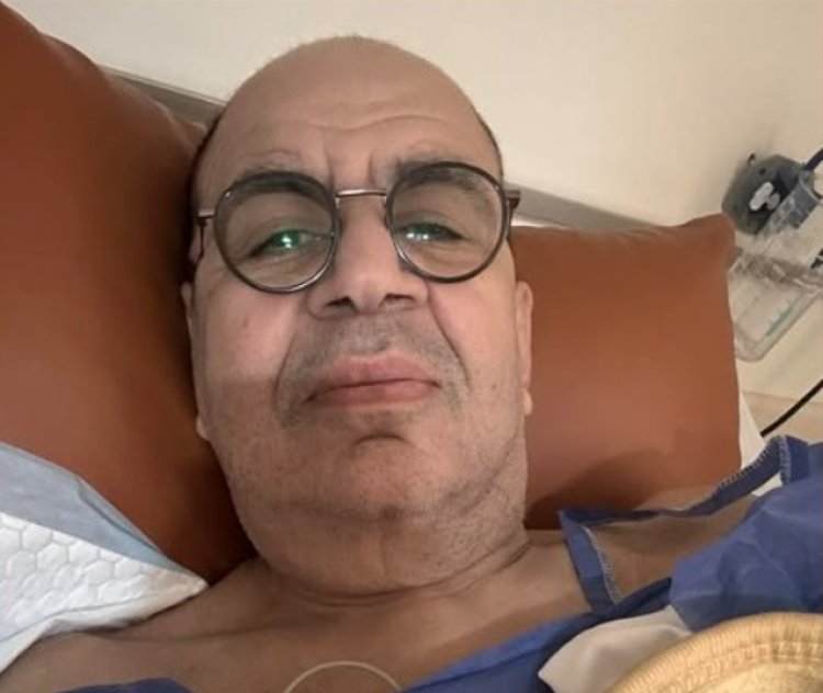 محمد التاجي يتعرض لأزمة صحية ويطلب الدعاء من داخل المستشفى