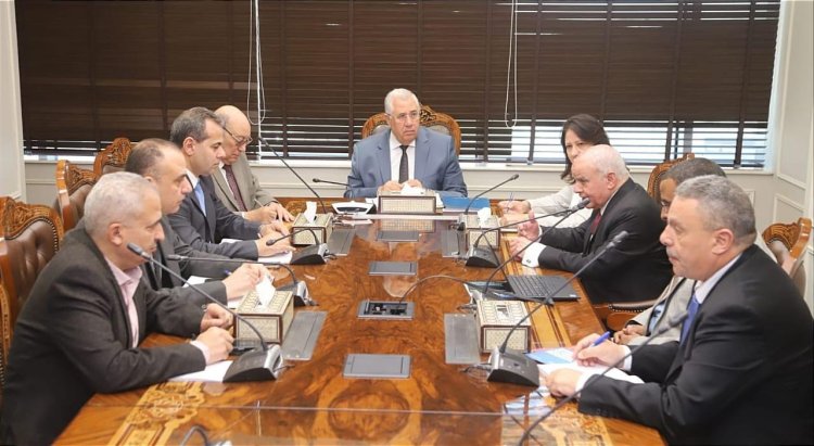 وزير الزراعة يبحث كيفية الاستفادة من البحث العلمى فى مكافحة الآفات الزراعية