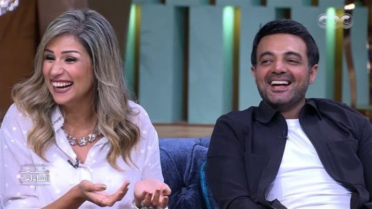 بعد شائعة اربتاطه بفنانة شهيرة.. عمرو محمود ياسين يدعم زوجته المذيعة آيات أباظة في أزمتها الصحية