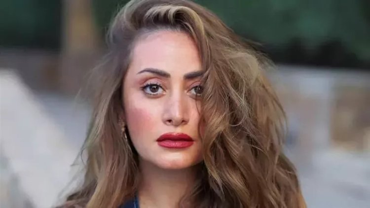 منة تيسير تحذر من صفحة تنتحل شخصيتها