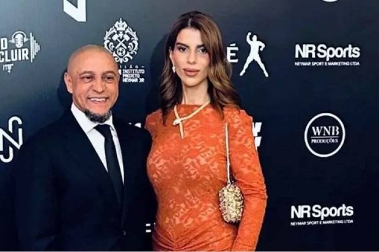 روبرتو كارلوس يحسم الجدل بشأن اعتناقه الإسلام